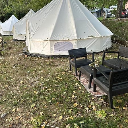 Tiendas Safaris Риполь Экстерьер фото