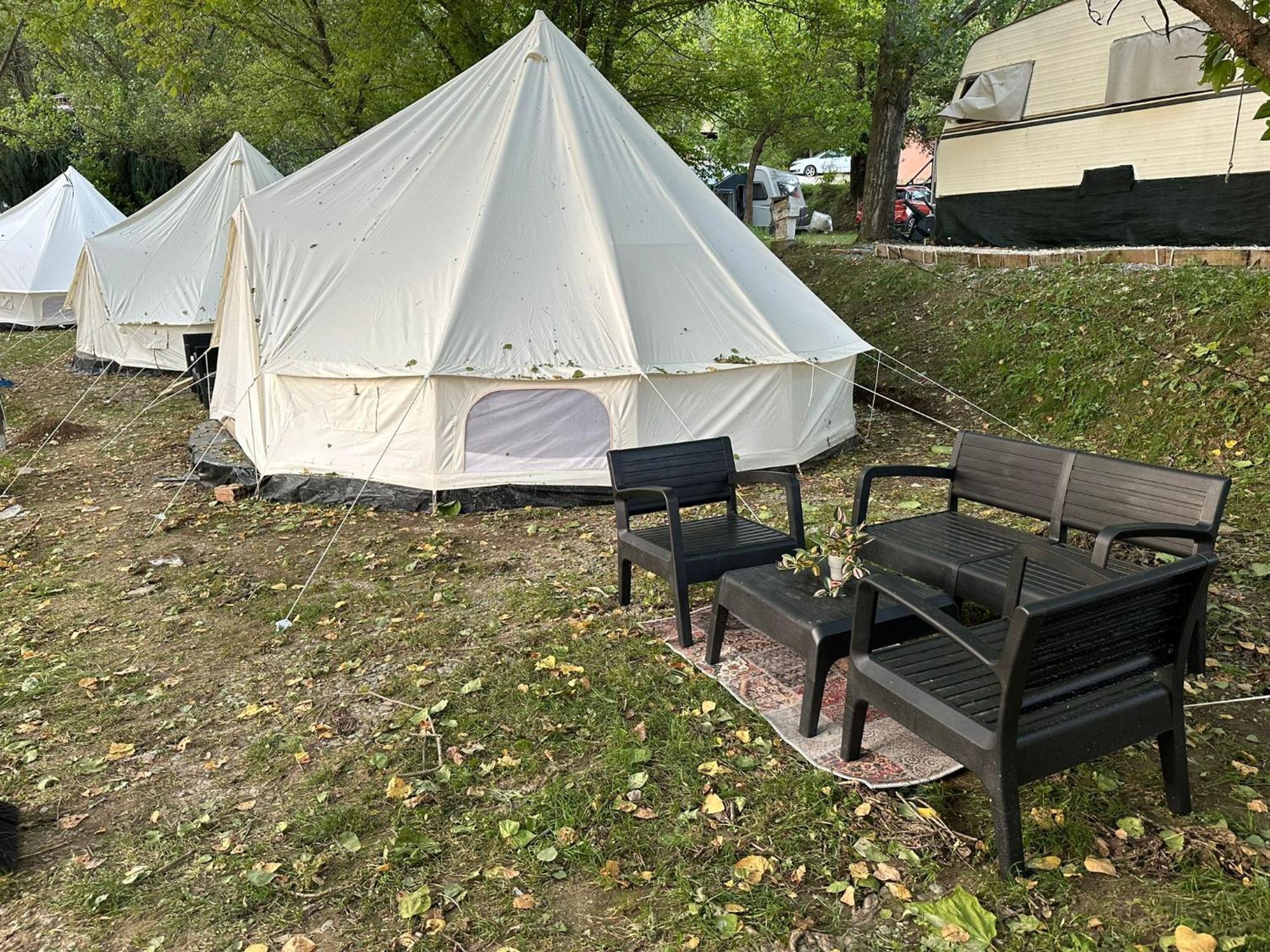 Tiendas Safaris Риполь Экстерьер фото