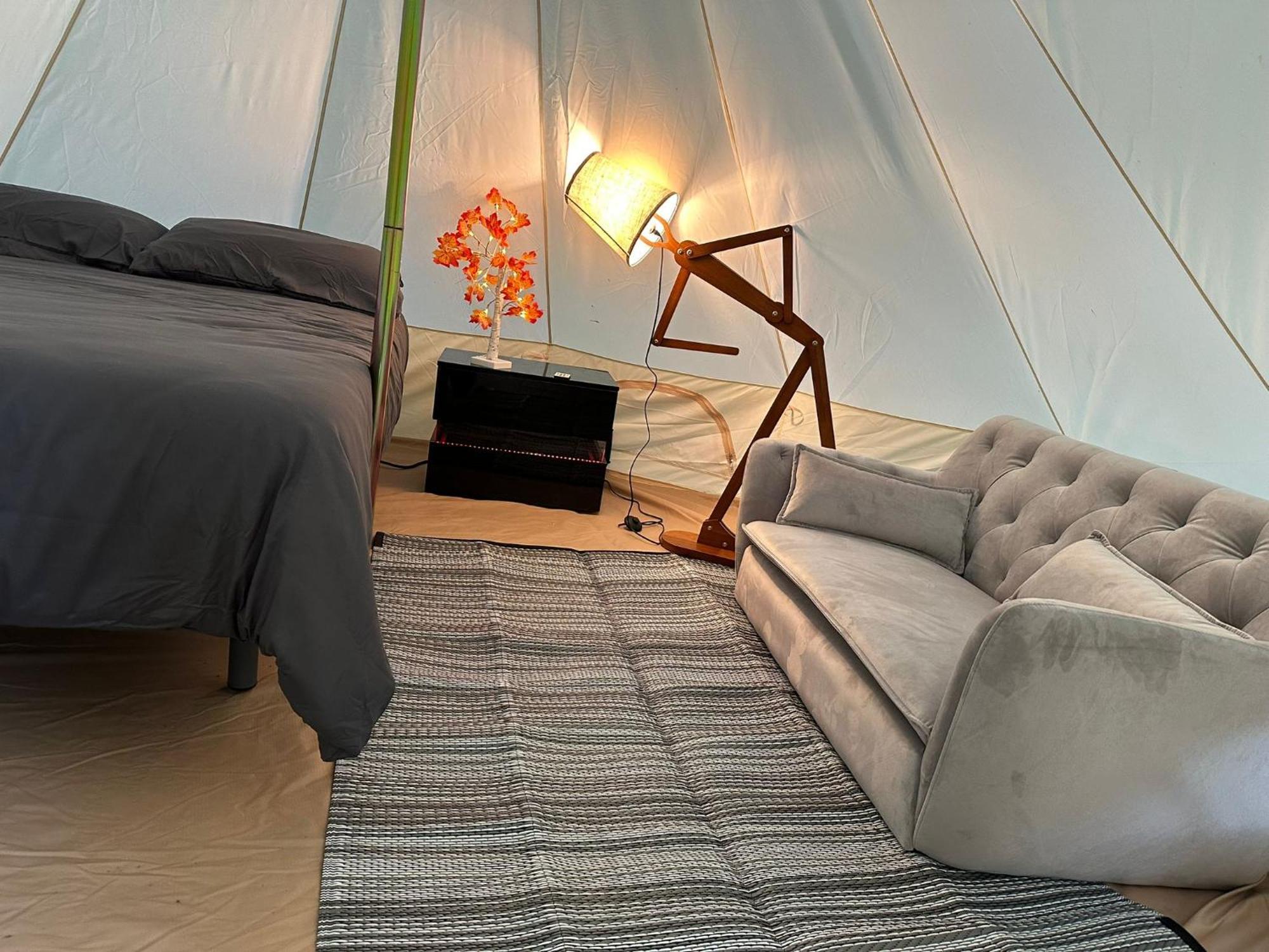 Tiendas Safaris Риполь Экстерьер фото